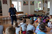 Policjant prowadzący spotkanie