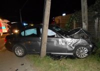 Prawy bok rozbitego BMW