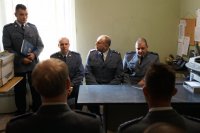 Zebrani na uroczystości wprowadzenia nowego Zastępcy Komendanta Komisariatu