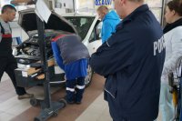 Diagności kontrolują auto