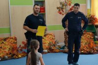 Policjanci otrzymali od dzieci podziękowania