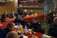 Przemawia komendant Fajer