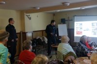 Policjant i seniorzy