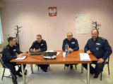 Komendant omawia zagadnie map zagrożeń