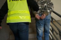 Zatrzymany w kajdankach