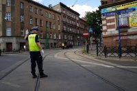 Policjant podczas zabezpieczenia 76. Tour de Pologne