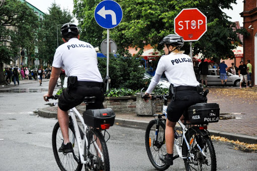 policjanci na rowerach