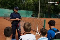 policjantka opowiada dzieciom