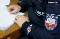 policjant podsumowuje osiągnięte wyniki