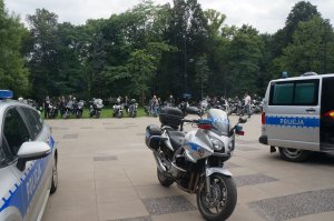 motocykle w parku