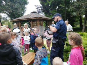 policjanci na festynie