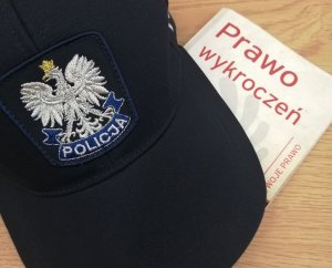 czapka policyjna i kodeks wykroczeń