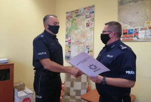 Komendant Komendy Miejskiej Policji w Bytomiu gratuluje objęcia stanowiska nowemu Zastępcy Komendanta Komisariatu III