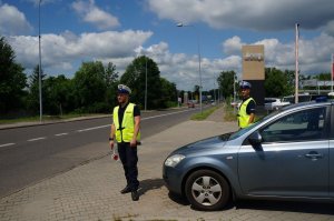 Policjanci ruchu drogowego kontrolują Drogę Krajową numer 11