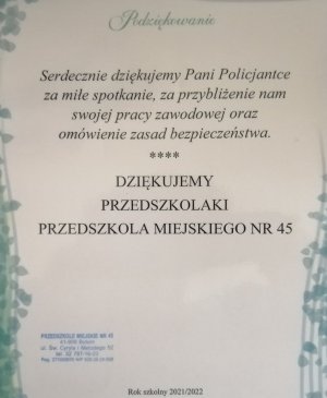 podziękowania dla policjantki za przeprowadzoną prelekcję w przedszkolu