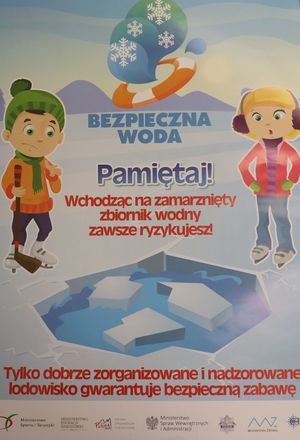 Plakat przedstawiający dzieci nad zamarzniętą taflą wody