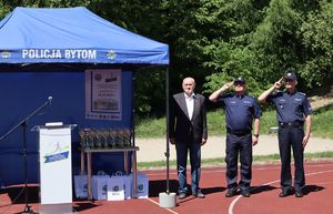 Józef Sienicki i salutują komendanci