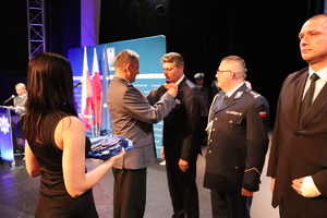 Przewodniczący NSZZ Policjantów odznacza medalem Prezydenta Bytomia