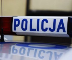 Napis Policja na sygnałach w radiowozie