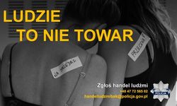 Plakat przedstawiający dwie kobiety i napis &quot;Ludzie to nie towar&quot;.