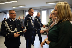 Życzenia i gratulacje składają pracownikom cywilnym Komendant Miejski Policji w Bytomiu i jego zastępcy.