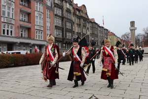 Delegacja w strojach szlacheckich.