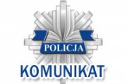 Na zdjęciu widoczna odznaka policyjna z napisem : &quot;Policja Komunikat&quot;.