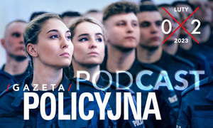 Zdjęcie przedstawia policjantów i napis podcast Gazeta Policyjna