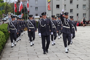 Orkiestra wojskowa wchodząca na Plac Wolności