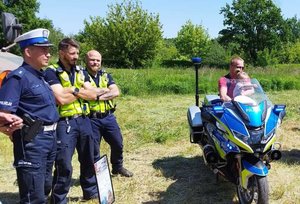 Tata z synem na motorze. Policjanci bytomskiej drogówki