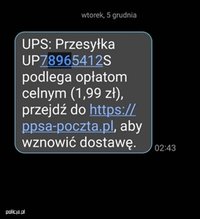 Na zdjęciu widzimy ekran telefonu z wiadomością sms dotyczącą odbioru paczki.