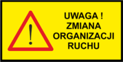 Na zdjęciu żółty trójkąt, w środku wykrzyknik. Obok napis: Uwaga! Zmiana organizacji ruchu.