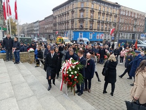 Na zdjęciu reprezentanci naszego miasta w tym prezydent oraz zgromadzone osoby.