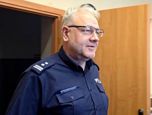 na zdjęciu zastępca bytomskiego komendanta