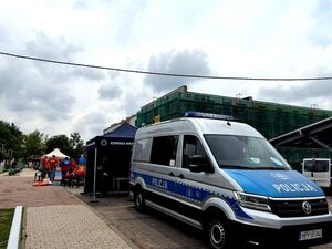 radiowóz, stoisko mundurowych