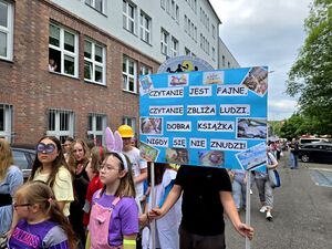 przemarsz dzieci i młodzieży
