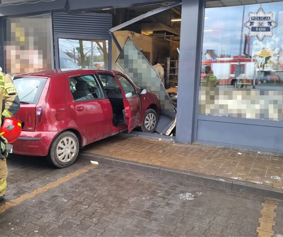 Wjechał w budynek cukierni